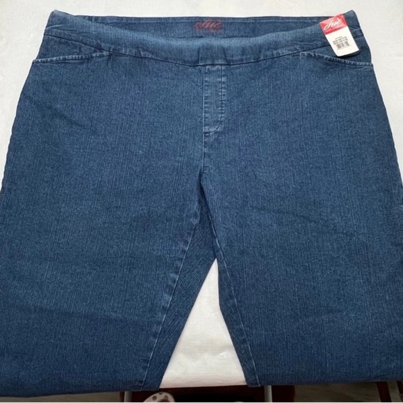 Chic Size 26W Women’s Easy Fit  Elastic Waist  Pull On Pant. New With Tags. - Picture 9 of 11